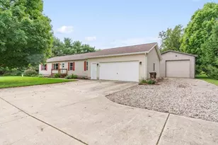 1415 W Centerline Rd, Saint Johns, MI 48879 - Photo 5