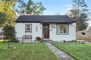 232 N Woodlawn Ave, Battle Creek, MI 49037 - Photo 1