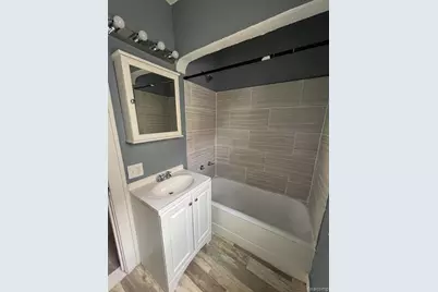 14318 Kilbourne Avenue, Detroit, MI 48213 - Photo 11