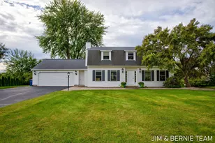 310 W 48th St, Holland, MI 49423 - Photo 1