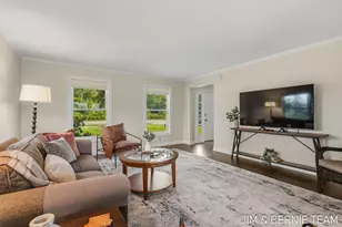 310 W 48th St, Holland, MI 49423 - Photo 9