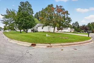 3522 Breezewood Dr SE, Kentwood, MI 49512 - Photo 3