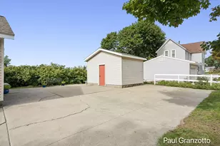 1524 Lakeshore Dr, Muskegon, MI 49441 - Photo 3