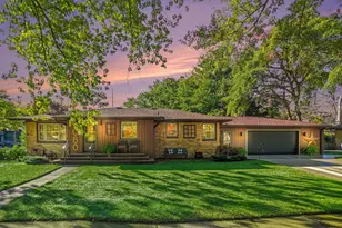 1050 Park Ave, Grand Haven, MI 49417 - Photo 1