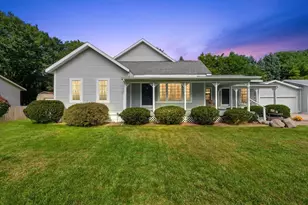 422 Randall Rd, Norton Shores, MI 49441 - Photo 7