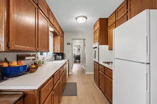 252 Edison Park Ave NW, Grand Rapids, MI 49504 - Photo 9