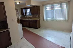 25337 S Montmartre Ct, Oak Park, MI 48237 - Photo 3