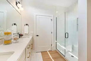 8465 Ravinewood Dr, Jenison, MI 49428 - Photo 29