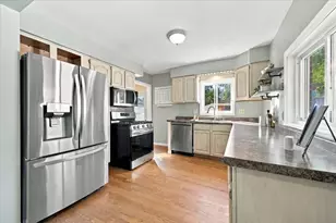 28787 Grandon Ave, Livonia, MI 48150 - Photo 5