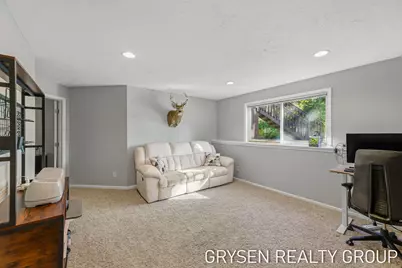 642 Clover Ridge Avenue NW, Grand Rapids, MI 49504 - Photo 25