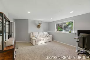 642 Clover Ridge Ave NW, Grand Rapids, MI 49504 - Photo 25