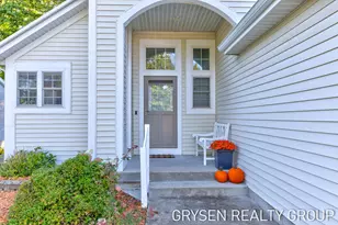 642 Clover Ridge Ave NW, Grand Rapids, MI 49504 - Photo 5