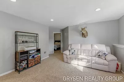 642 Clover Ridge Avenue NW, Grand Rapids, MI 49504 - Photo 27