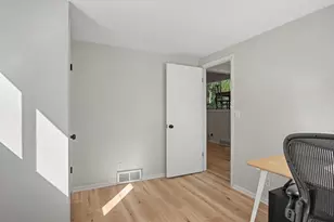 1931 Lonsdale Dr NE, Grand Rapids, MI 49503 - Photo 23