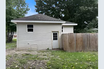309 W Riverside Drive, Ionia, MI 48846 - Photo 5