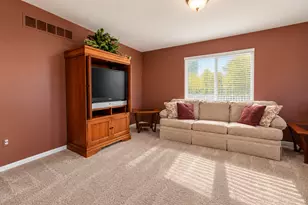 39244 Canterbury Dr, Harrison Township, MI 48045 - Photo 5
