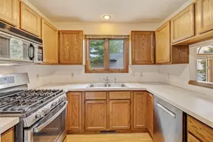 643 Crestview St, Holland, MI 49423 - Photo 13