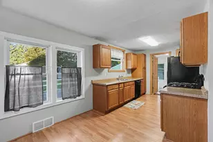 32 Liberty St, Coldwater, MI 49036 - Photo 3