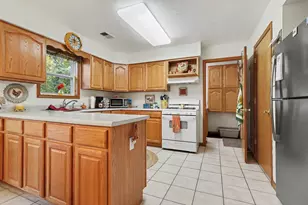 10437 Sunshine Dr, Delton, MI 49046 - Photo 15