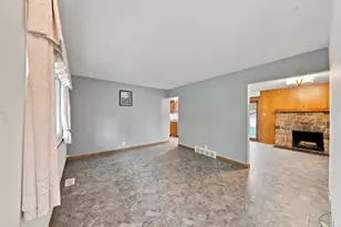 223 Harper Dr, Saline, MI 48176 - Photo 5
