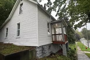 526 Davis St, Manistee, MI 49660 - Photo 3