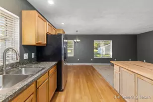 1621 Southampton Dr SE, Grand Rapids, MI 49508 - Photo 11