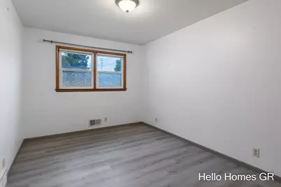 1135 Carrier Creek Boulevard NE, Grand Rapids, MI 49503 - Photo 19