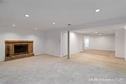 1135 Carrier Creek Boulevard NE, Grand Rapids, MI 49503 - Photo 27