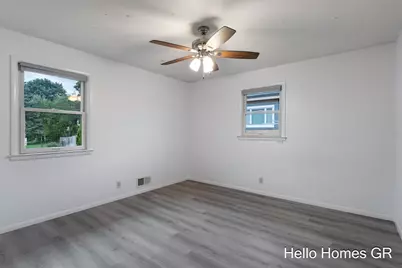 1135 Carrier Creek Boulevard NE, Grand Rapids, MI 49503 - Photo 17