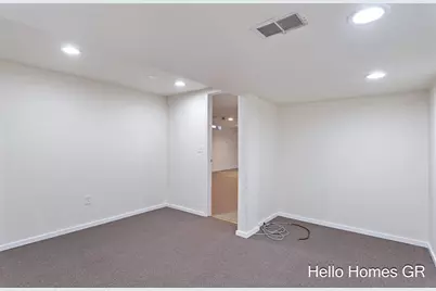 1135 Carrier Creek Boulevard NE, Grand Rapids, MI 49503 - Photo 31