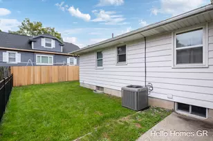 1135 Carrier Creek Blvd NE, Grand Rapids, MI 49503 - Photo 39