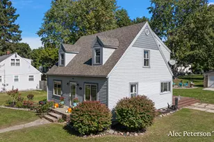 445 Green St, Grand Ledge, MI 48837 - Photo 3