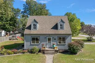 445 Green St, Grand Ledge, MI 48837 - Photo 1