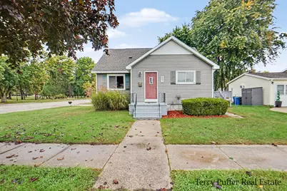 601 W 2nd Street, Ludington, MI 49431 - Photo 3