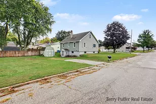 601 W 2nd St, Ludington, MI 49431 - Photo 5