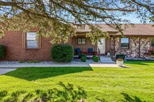 11840 Lexington Dr, South Lyon, MI 48178 - Photo 3