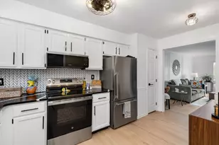 11840 Lexington Dr, South Lyon, MI 48178 - Photo 9