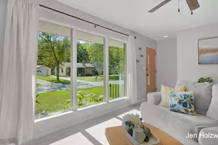 725 Parkway Dr NE, Grand Rapids, MI 49525 - Photo 9