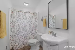725 Parkway Dr NE, Grand Rapids, MI 49525 - Photo 15