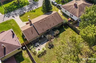 725 Parkway Dr NE, Grand Rapids, MI 49525 - Photo 43