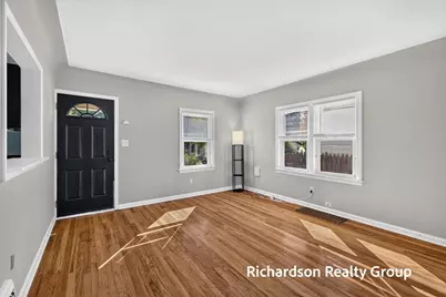 1055 NE Crescent Street NE, Grand Rapids, MI 49503 - Photo 5