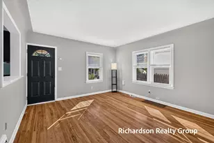 1055 NE Crescent Street NE, Grand Rapids, MI 49503 - Photo 5