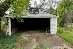 15747 Pierson St, Detroit, MI 48223 - Photo 3