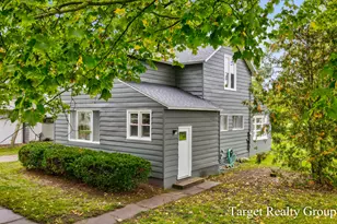 320 Pine St, Howard City, MI 49329 - Photo 3