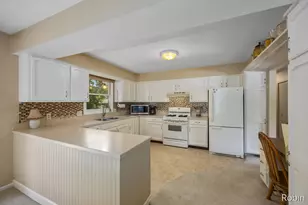 2210 Skyline Dr NW, Grand Rapids, MI 49504 - Photo 7
