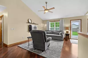 3061 Mandarin Grove Ln, Kalamazoo, MI 49004 - Photo 5