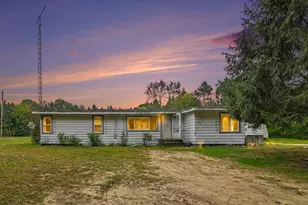 271 66th St, South Haven, MI 49090 - Photo 1