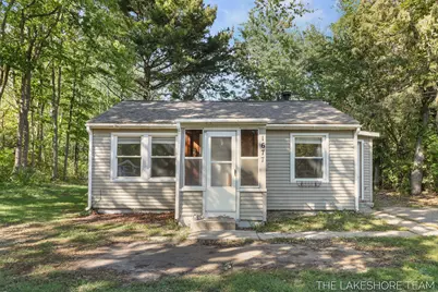 1677 W Lakewood Boulevard, Holland, MI 49424 - Photo 1