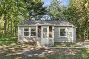 1677 W Lakewood Blvd, Holland, MI 49424 - Photo 1