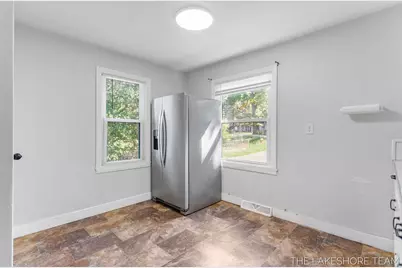 1677 W Lakewood Boulevard, Holland, MI 49424 - Photo 9